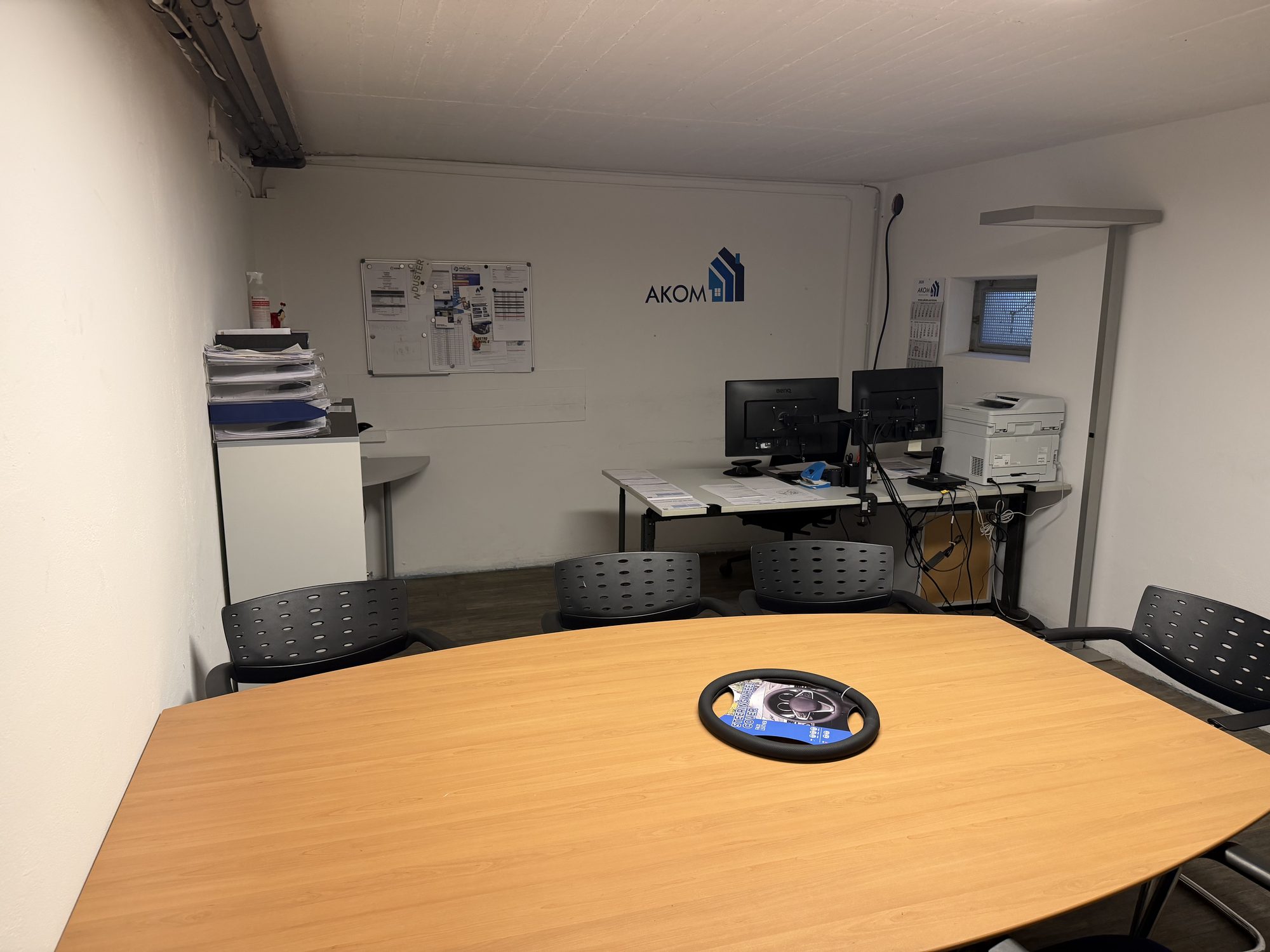Besprechungsraum im AKOM-Büro
